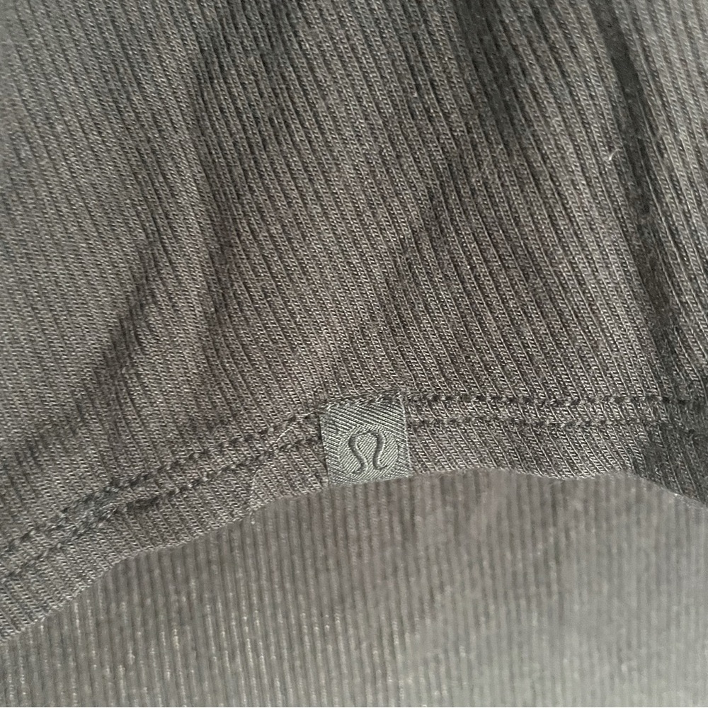 Lululemon Full Day Ahead Tank in Black. Size 8 - Picture 6 of 7